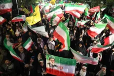 شکوه حماسه اقتدار مردم مهدی‌شهر در شب ۵۳+ فیلم