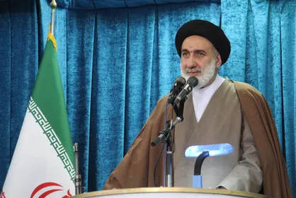امام جمعه شهرکرد: وحدت، تقوا و حمایت از تولید داخلی راه عبور از بحران&zwnj;هاست