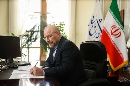 قالیباف انتخاب کارن همایونفر را به&zwnj;عنوان چهره سال هنر انقلاب تبریک گفت