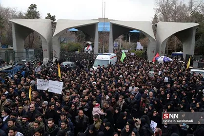 غوغای دانشجویان تهرانی یک روز قبل از ورود پیکر سردار سلیمانی به ایران