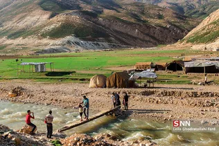 غار یخی چما در مجاورت روستای شیخ علیخان در فاصله 25 کیلومتری چلگرد از توابع بخش مرکزی شهرستان کوهرنگ استان چهارمحال و بختیاری قرار دارد هر ساله مردمان بسیاری از آنجا دیدن میکنند. آب های ذوب شده از زردکوه بختیاری به سرچشمه ها و رودها سرازیر می شوند که یکی از مهمترین آن رود کارون است