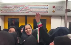 جمعیت پرشور مردم در مترو برای رساندن خود به مصلی تهران
