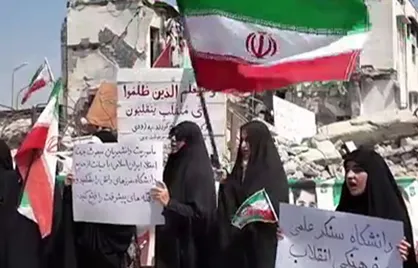 حضور دانشجویان در مدرسه میناب همزمان با شروع سال تحصیلی جدید