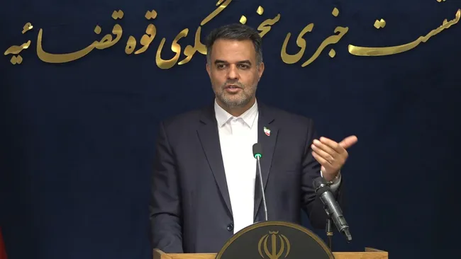 سخنگوی قوه قضائیه: در دستگاه قضایی برای وطن‌فروشان و خائنین پرونده تشکیل داده‌ایم/ برخورد قضایی با تراستی‌ها آغاز شده است + فیلم