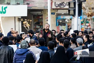 حرکت دانشجویان به سمت بیت رهبری برای عرض تسلیت 