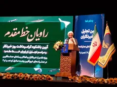 حاجی‌صادقی: اینکه بعضی مسئولین می‌گویند باید با کدخدا کنار آمد یعنی جنگ شناختی دشمن اثر کرده/ مذاکره برای گرفتن حق است نه برای آشتی و صلح + فیلم