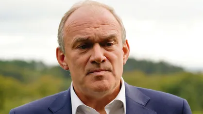 ادوارد دیوی (Ed Davey)، نماینده مجلس بریتانیا: دونالد ترامپ باز هم داره مثل یه رئیس مافیا که رو دور تنده رفتار می&zwnj;کنه + عکس