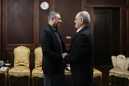 پزشکیان روند رایزنی&zwnj;های دیپلماتیک را مورد بررسی و ارزیابی قرار داد/ قدردانی از مواضع و همکاری&zwnj;های دولت پاکستان / تاکید بر تقویت هماهنگی&zwnj;های سیاسی دو کشور + فیلم