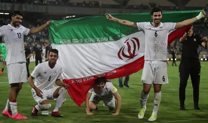 روس&zwnj;ها با بازوبند مشکی مقابل تیم ملی ایران