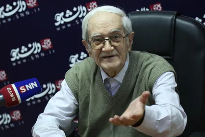 رزاقی: نوعي سرمايه داري خاص در ايران پياده كردند/ اين چه بازار آزادي است كه ٣٠٠ درصد سود دارد؟
