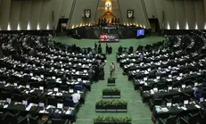 خانواده شهدای امنیت با حضور در صحن مجلس مورد تقدیر نمایندگان قرار گرفتند