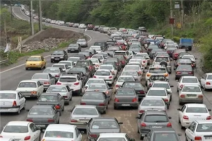 ترافیک در جاده&zwnj;های منتهی به مرز&zwnj;های چهارگانه / یک&zwnj;طرفه شدن محور مهران-ایلام