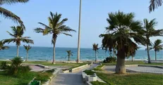 پاکسازی ساحل پارک زیتون شهر قشم توسط ۱۵۰ دانش‌آموز