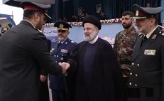 اهدای نشان افتخار به خانواده شهدای فراجا توسط رئیس جمهور