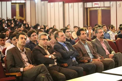 بیش از ۹۰۰ دانشجوی دانشگاه علوم پزشکی شیراز در آئین رویش گرد هم آمدند