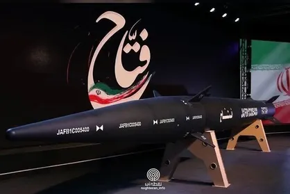 موشک هایپرسونیک &laquo;فتاح&raquo; نیروی هوافضای سپاه به نمایش درآمد
