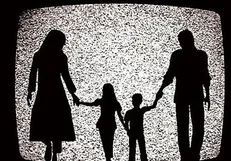 انتقاد خانم بازیگر از لاکچری‌بازی تلویزیون و نمایش‌خانگی/ وقتی همه می‌خواهند به خانواده حمله کنند
