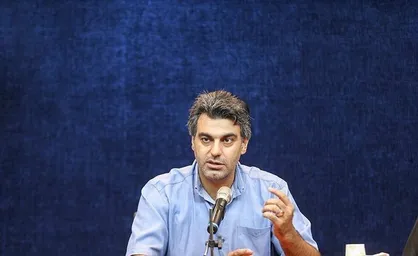 محسن اسلام&zwnj;&zwnj;&lrm;زاده: فیلم را از زوایه دید دوست کرمانی حاج قاسم دیدیم/
 اگر حاج قاسم را مردمی می&zwnj;&lrm;دانیم کجای روایت ما می&zwnj;&lrm;گنجد؟ + فیلم