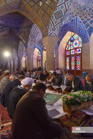 محفل انس با قرآن کریم در مسجد تاریخی نصیرالملک شیراز