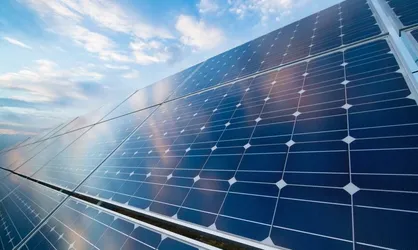 خطر انحصار خودروسازان، در کمین ممنوعیت پنل&zwnj;های خورشیدی