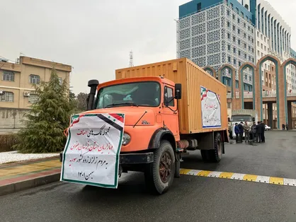 کمک ۲۰ میلیارد تومانی بازاریان به زلزله زدگان خوی/ ۴ محموله کمکی اصناف به ارزش یک میلیارد تومان در راه سوریه+ فیلم