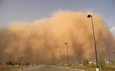 طوفان شن موجب انسداد جاده کرمان - یزد شد