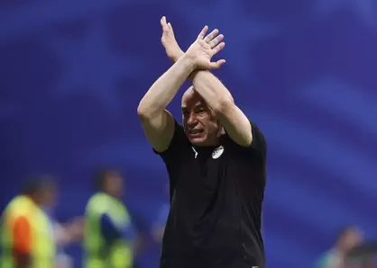 حسام حسن با یک علامت جنجالی خبرساز شد