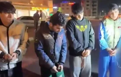 اولین تصاویر از فرآیند محاکمه، بازسازی صحنه و اقاریر جانیان تروریستی که در جنایت بزرگ کودتای دیماه در اصفهان حافظان امنیت مردم را به فجیع&zwnj;ترین شکل ممکن زنده سوزانند و صبح امروز به دار مجازات آویخته شدند