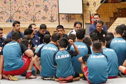 دبیر: کشتی گیری موفق خواهد بود که دیرتر کم بیاورد