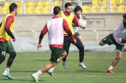 حضور ۹ بازیکن امید در تمرین پرسپولیس/ مشکل صادقی رفع شد