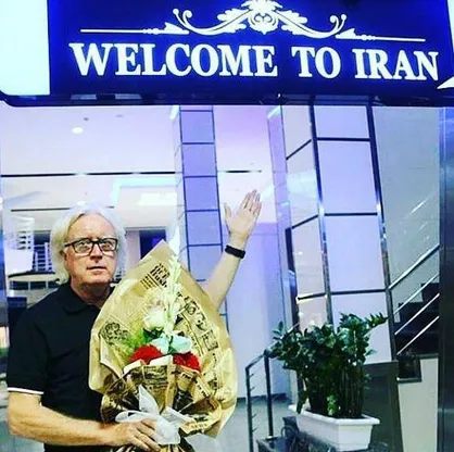 شفر برای امضای قرارداد وارد باشگاه استقلال شد