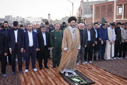 امام جمعه اردبیل: رمضان فرصتی برای تغییر سبک زندگی است