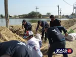 فعالیت جهادگران قرارگاه جهادی دانشگاه آزاد خوزستان در منطقه سیل زده شادگان