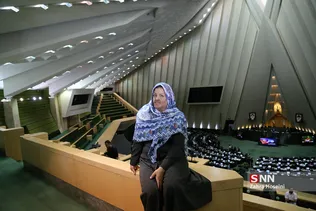 حضور قربانیان اسید پاشی در جلسه علنی مجلس
