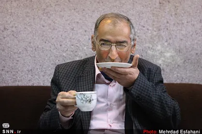 قاجار بی&zwnj;سواد را روسفید کردی دکتر!
