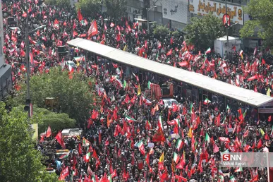 شرق و غرب از آزادی و آزادگی تو می‌گویند/ ماییم که بی تو بی قراریم آقا