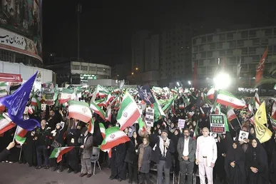 پرواز پهپاد‌ها در میدان ولیعصر (عج)؛ شبی متفاوت با روایتگری و حضور فعالان هوافضا