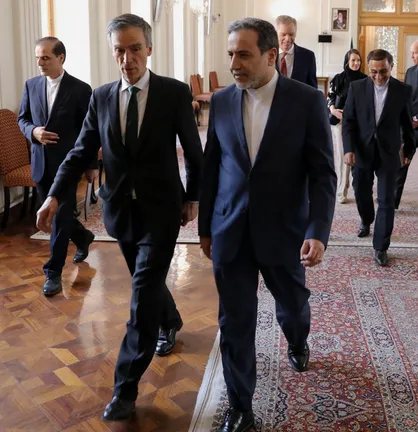دیدار و گفتگوی صریح معاونان وزارت خارجه ایران و انگلیس در تهران / انتقادات تند دکتر عراقچی از سیاست&zwnj;های انگلیس در منطقه