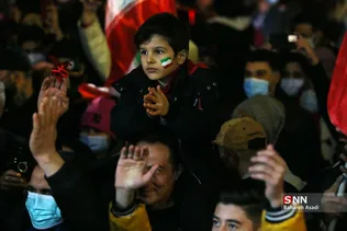 شادی مردم تهران پس از صعود تیم ملی فوتبال به جام جهانی