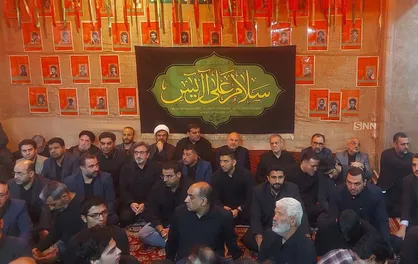 حضور پزشکیان در جمع عزاداران هیئت آل&zwnj;یاسین مشهد