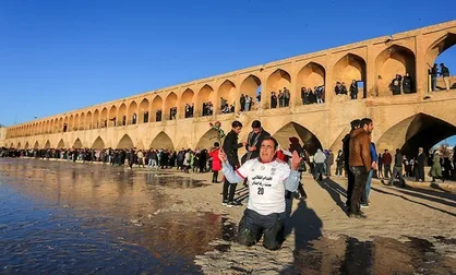 عصر امروز آب زاینده رود بر زمین اصفهان جاری شد