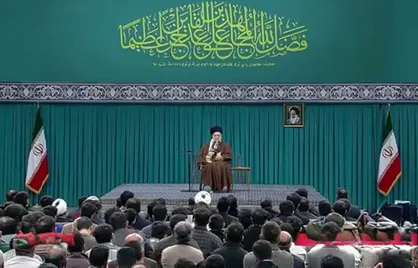 مرقد شهید سلیمانی را هزاران نفر از راه&zwnj;های دور و نزدیک و حتی دیگر کشور&zwnj;ها زیارت می&zwnj;کنند؛ این عزت، پاداش دنیوی خداوند به اخلاص اوست