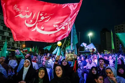 &laquo;خدایا، مرا با این مردم محشور کن&raquo;؛ امت احمد (ص) در میدان ولیعصر تهران، میثاقی تازه با آل محمد (ص) + فیلم و آلبوم تصاویر