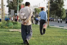 آستان قدس و کمیته امداد فکری به حال کارگران روزمرد کنند
