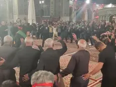 عزاداری سنتی زائران هرمزگانی در صحن قدس حرم امام رضا