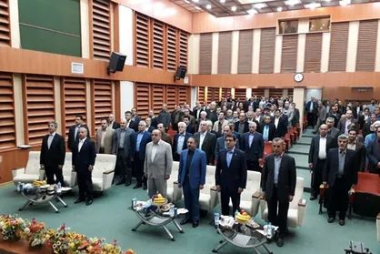 پرداختی مدیران شفاف می&zwnj;شود؟/ قانون در انتظار دستور رئیس جمهور
