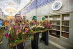 ضریح مطهر حضرت اباعبدالله الحسین (ع) به مناسبت میلاد حضرت فاطمه (س) گل‌آرایی شد.
