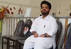 مسئولان توجه‌ای به مشکلات افراد کوتاه قامت ندارند/ برای ادامه تحصیل در مقطع کارشناسی ارشد به تهران می‌آیم