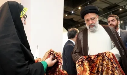 بازدید رئیسی از نمایشگاه محصولات &laquo;روستا&zwnj;های مولد دانش&zwnj;پایه&raquo;