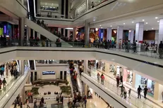 افزایش ساعت کار مراکز تجاری تا یک بامداد / خدمت‌رسانی مترو به شهروندان تا ۱۲ شب‌
